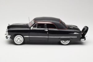 Ford Deluxe Cabriolet Preto Maisto 1:18 31681 Metal - imagem 4 de 8