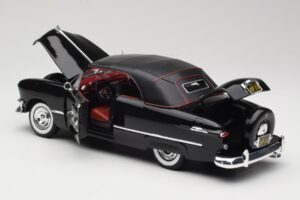 Ford Deluxe Cabriolet Preto Maisto 1:18 31681 Metal - imagem 5 de 8