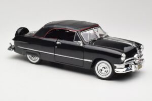 Ford Deluxe Cabriolet Preto Maisto 1:18 31681 Metal - imagem 6 de 8