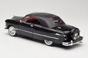 Ford Deluxe Cabriolet Preto Maisto 1:18 31681 Metal - imagem 7 de 8