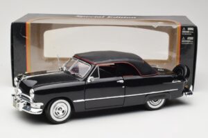 Ford Deluxe Cabriolet Preto Maisto 1:18 31681 Metal - imagem 8 de 8