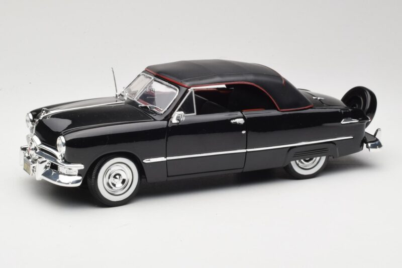 Ford Deluxe Cabriolet Preto Maisto 1:18 31681 Metal