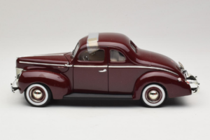 Ford Deluxe Coupe Vermelho Escuro ERTL 1:18 7936 Metal - imagem 4 de 7