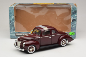 Ford Deluxe Coupe Vermelho Escuro ERTL 1:18 7936 Metal - imagem 7 de 7