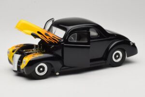 Ford Deluxe Hot Rod Preto Universal Hobbies 1:18 6002 Metal - imagem 2 de 8