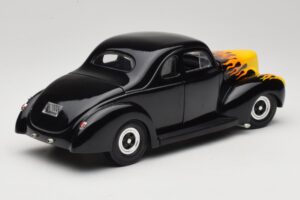 Ford Deluxe Hot Rod Preto Universal Hobbies 1:18 6002 Metal - imagem 3 de 8