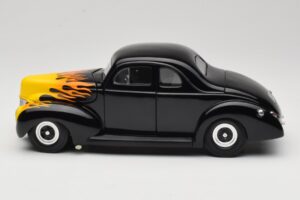 Ford Deluxe Hot Rod Preto Universal Hobbies 1:18 6002 Metal - imagem 4 de 8