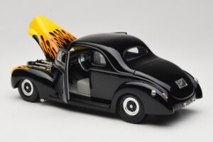 Ford Deluxe Hot Rod Preto Universal Hobbies 1:18 6002 Metal - imagem 5 de 8