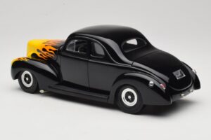 Ford Deluxe Hot Rod Preto Universal Hobbies 1:18 6002 Metal - imagem 7 de 8