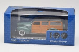 Ford Deluxe Woody Forest Verde Minichamps 1:43 FORD20002 Metal - imagem 4 de 4