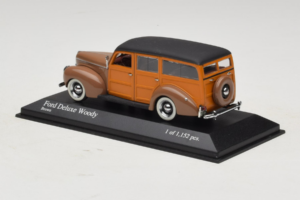 Ford DeLuxe Woody Station Wagon Castanho Minichamps 1:43 400082111 Metal - imagem 3 de 4