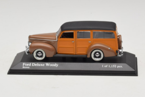 Ford DeLuxe Woody Station Wagon Castanho Minichamps 1:43 400082111 Metal