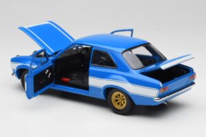 Ford Escort Mk1 RS 1600 Azul Branco Riscas Minichamps 1:18 100688102 Metal - imagem 5 de 8