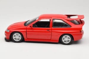 Ford Escort Mk5 RS Cosworth Vermelho UT Models 1:18 180082102 Metal - imagem 4 de 8
