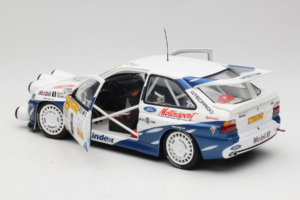 Ford Escort RS Cosworth Mobil 1 #6 F. Delecour / D. Grataloup Rally Monte Carlo Night Version Winner 1994 UT Models 1:18 3945 - imagem 5 de 8