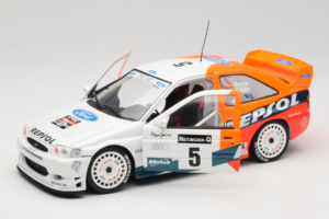 Ford Escort RS Cosworth Repsol #5 C. Sainz / L. Moya RAC Rally 1997 UT Models 1:18 39750 Metal - imagem 2 de 8