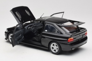 Ford Escort RS Cosworth Black Metallic Minichamps 1:18 150089020 Metal - imagem 5 de 8
