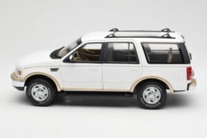 Ford Expedition Eddie Bauer Branco UT Models 1:18 22712 Metal - imagem 4 de 8