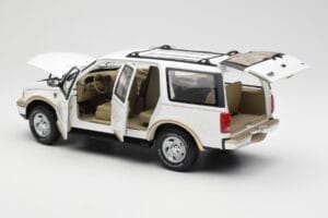 Ford Expedition Eddie Bauer Branco UT Models 1:18 22712 Metal - imagem 5 de 8