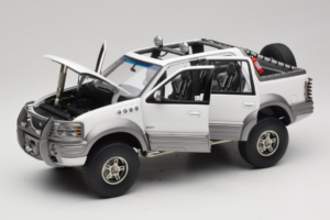 Ford Expedition Himalaya White AUTOart 1:18 72781 Metal - imagem 2 de 8