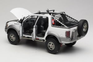 Ford Expedition Himalaya White AUTOart 1:18 72781 Metal - imagem 5 de 8
