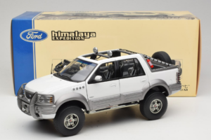 Ford Expedition Himalaya White AUTOart 1:18 72781 Metal - imagem 8 de 8