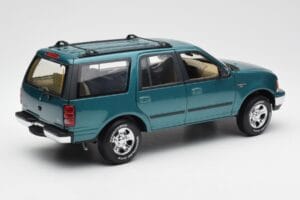 Ford Expedition XLT Verde Metalizado UT Models 1:18 22717 Metal - imagem 3 de 8