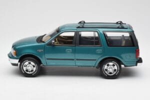 Ford Expedition XLT Verde Metalizado UT Models 1:18 22717 Metal - imagem 4 de 8