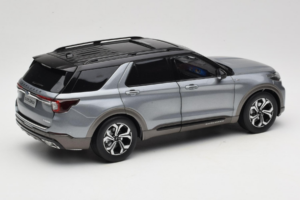 Ford Explorer Cinzento OEM 1:18 FORD2020 Metal - imagem 3 de 8