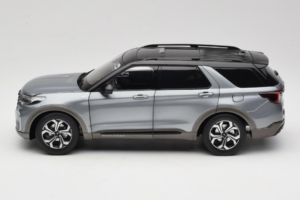 Ford Explorer Cinzento OEM 1:18 FORD2020 Metal - imagem 4 de 8
