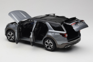 Ford Explorer Cinzento OEM 1:18 FORD2020 Metal - imagem 5 de 8