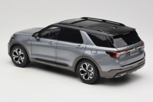 Ford Explorer Cinzento OEM 1:18 FORD2020 Metal - imagem 7 de 8