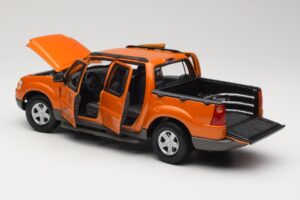 Ford Explorer Sport Trac Laranja Maisto 1:18 536891G Metal - imagem 5 de 8