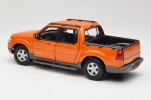 Ford Explorer Sport Trac Laranja Maisto 1:18 536891G Metal - imagem 7 de 8
