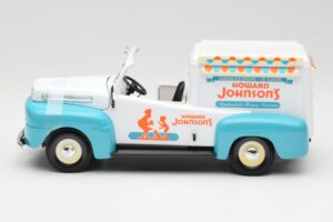 Ford F-1 Howard Johnson's Ice Cream Road Signature 1:18 92229 Metal - imagem 3 de 6