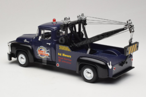 Ford F-100 Reboque Bob's Towing Welly 1:18 19834-W Metal - imagem 5 de 6