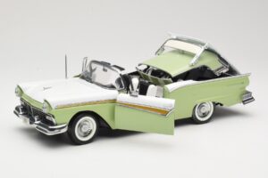Ford Fairlane Skyliner Verde & Branco Sun Star 1:18 FORD003 Metal - imagem 2 de 9