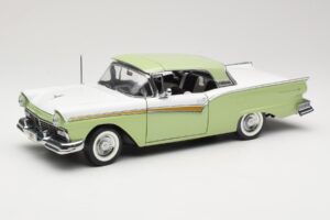 Ford Fairlane Skyliner Verde & Branco Sun Star 1:18 FORD003 Metal - imagem 3 de 9