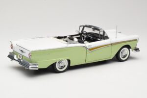 Ford Fairlane Skyliner Verde & Branco Sun Star 1:18 FORD003 Metal - imagem 4 de 9