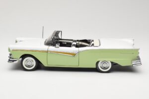 Ford Fairlane Skyliner Verde & Branco Sun Star 1:18 FORD003 Metal - imagem 5 de 9