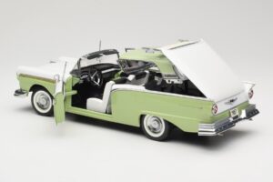 Ford Fairlane Skyliner Verde & Branco Sun Star 1:18 FORD003 Metal - imagem 6 de 9