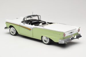 Ford Fairlane Skyliner Verde & Branco Sun Star 1:18 FORD003 Metal - imagem 8 de 9