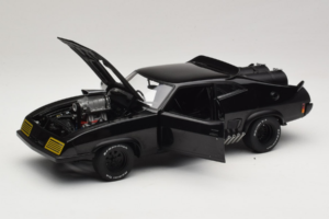 Ford Falcon XB Interceptor Mad Max 2 The Road Warrior AUTOart 1:18 72745 Metal - imagem 2 de 8