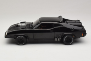 Ford Falcon XB Interceptor Mad Max 2 The Road Warrior AUTOart 1:18 72745 Metal - imagem 4 de 8