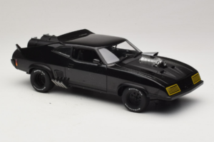 Ford Falcon XB Interceptor Mad Max 2 The Road Warrior AUTOart 1:18 72745 Metal - imagem 6 de 8