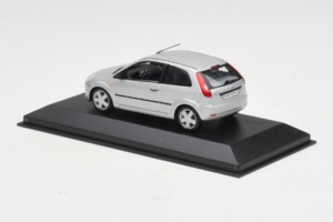 Ford Fiesta Mk5 2-Door Prata Minichamps 1:43 FIESTA003 Metal - imagem 3 de 4
