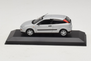 Ford Focus Mk1 3-Door Prata Minichamps 1:43 FOCUS005 Metal