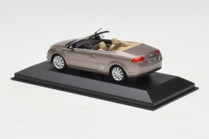 Ford Focus Mk2 CC Cinzento Minichamps 1:43 FORD005 Metal - imagem 3 de 4