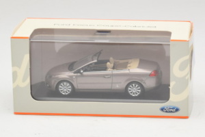 Ford Focus Mk2 CC Cinzento Minichamps 1:43 FORD005 Metal - imagem 4 de 4