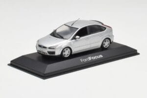 Ford Focus Mk2 Moondust Prateado Minichamps 1:43 FOCUS002 Metal - imagem 2 de 4